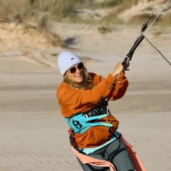 Frani beim Kitesurfen