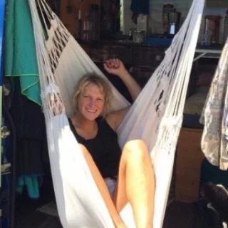 Frani in einer Hängematte