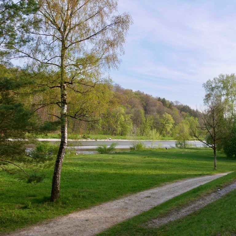 Flussufer an der Isar in München